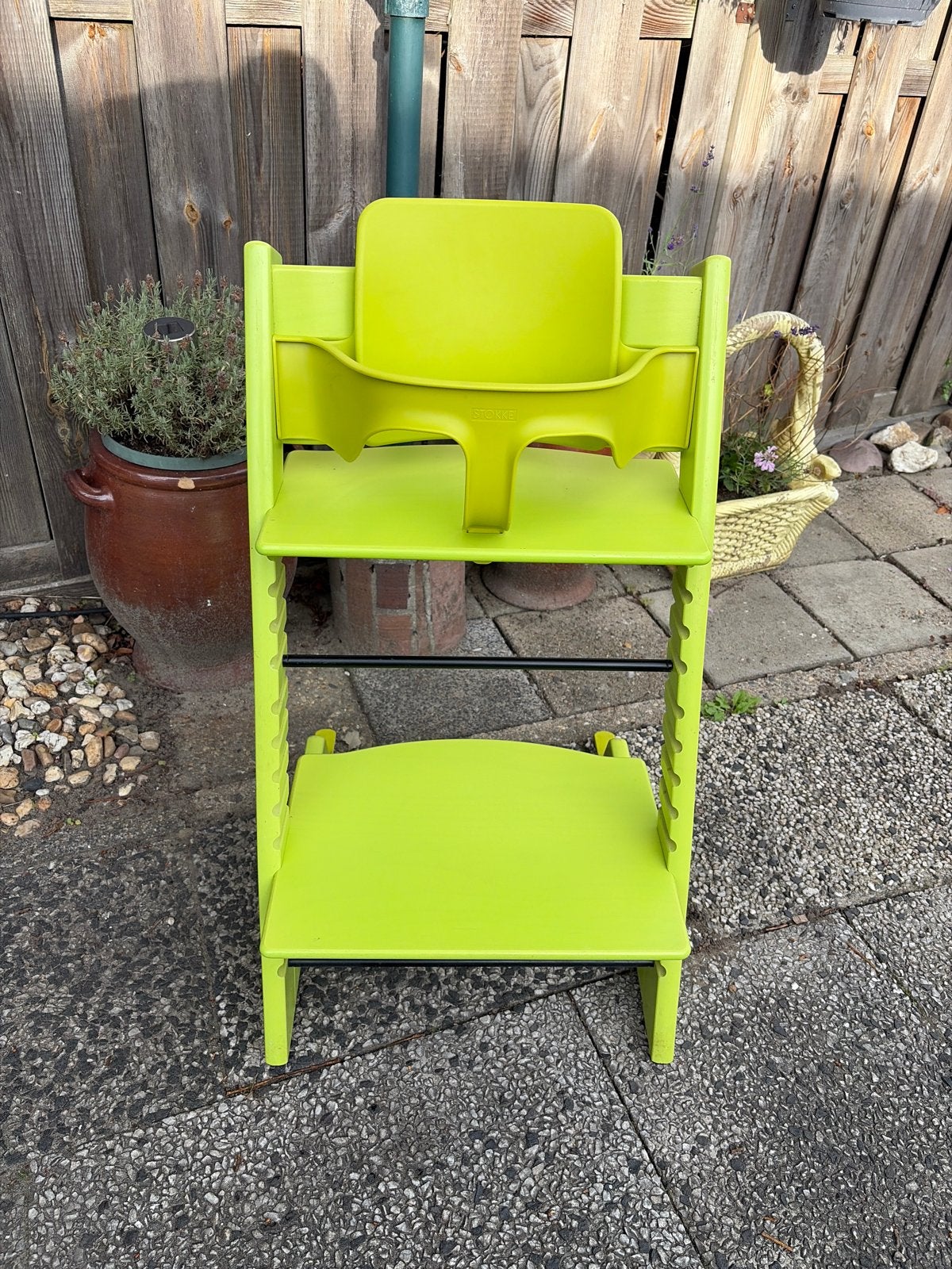 Stokke Tripp Trapp kinderstoel nieuw model Groen met babyset, Kinderen en Baby's, Ophalen, Zo goed als nieuw, Meegroeistoel, Aanschuifbaar