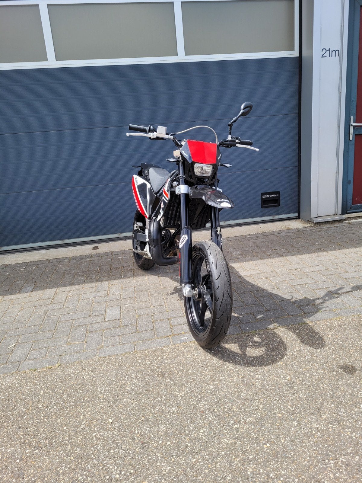 Malaguti XSM 50 Supermotard - Zo goed als nieuw, Fietsen en Brommers, Ophalen, 6 versnellingen, Maximaal 45 km/u, Zo goed als nieuw