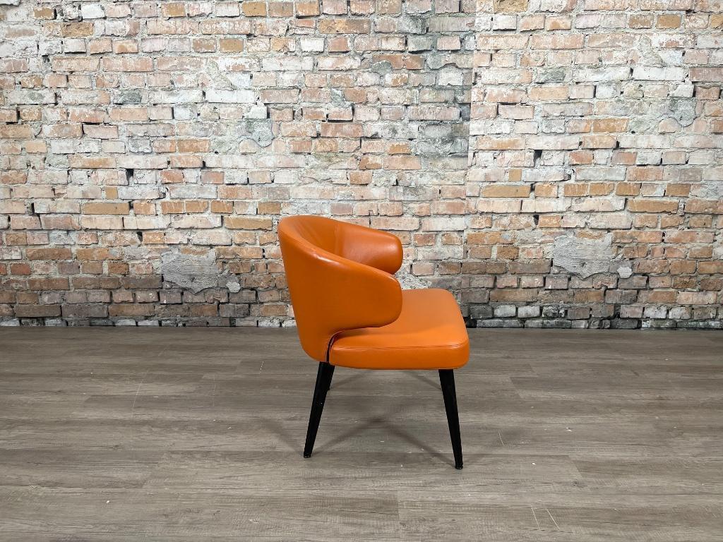 Minotti Aston oranje bij TheReSales, Huis en Inrichting, Overige kleuren, Ophalen of Verzenden, Zo goed als nieuw, Vijf, Zes of meer stoelen