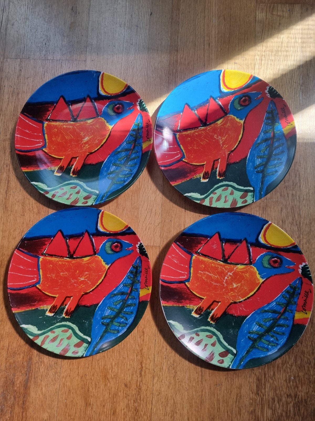 Corneille Set van 4 kleurrijke decoratieve borden met vogelm, Antiek en Kunst, Ophalen