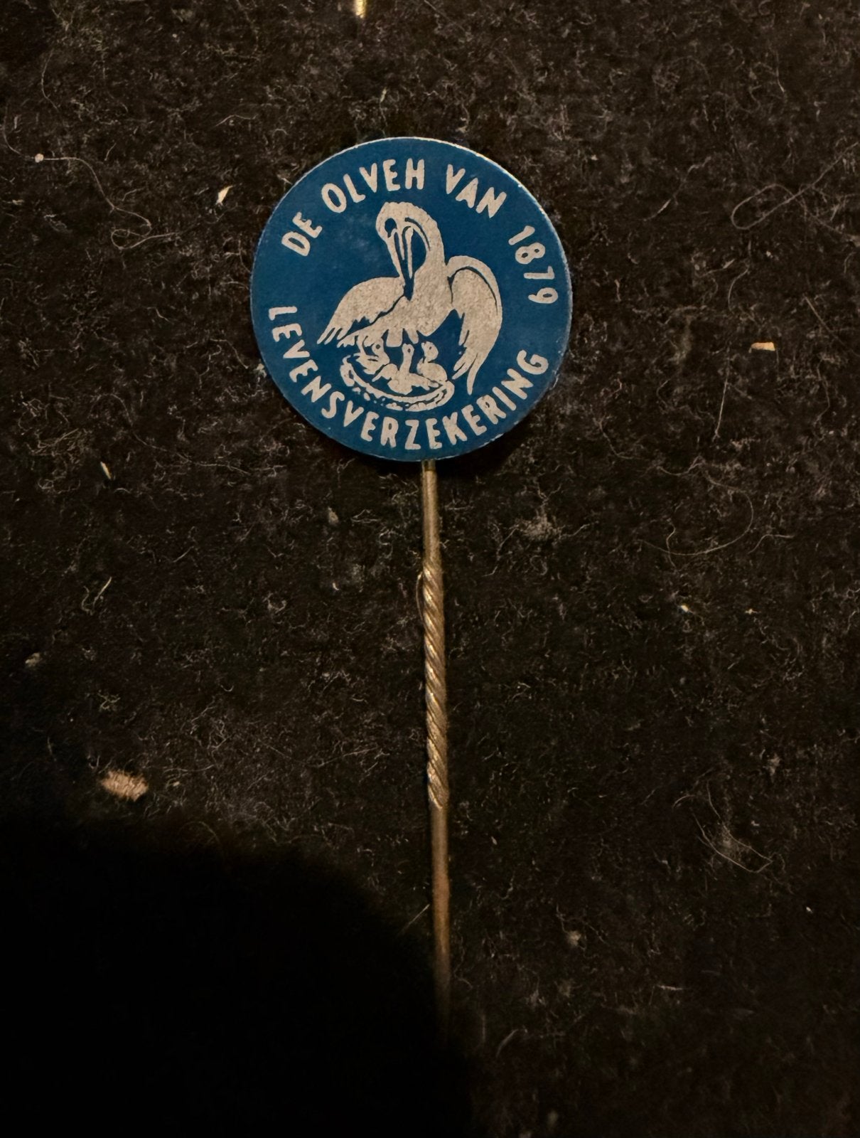 Vintage Speldje Levensverzekering De Olveh van 1879 Pelikaan, Verzenden, Gebruikt, Overige onderwerpen, Speldje of Pin