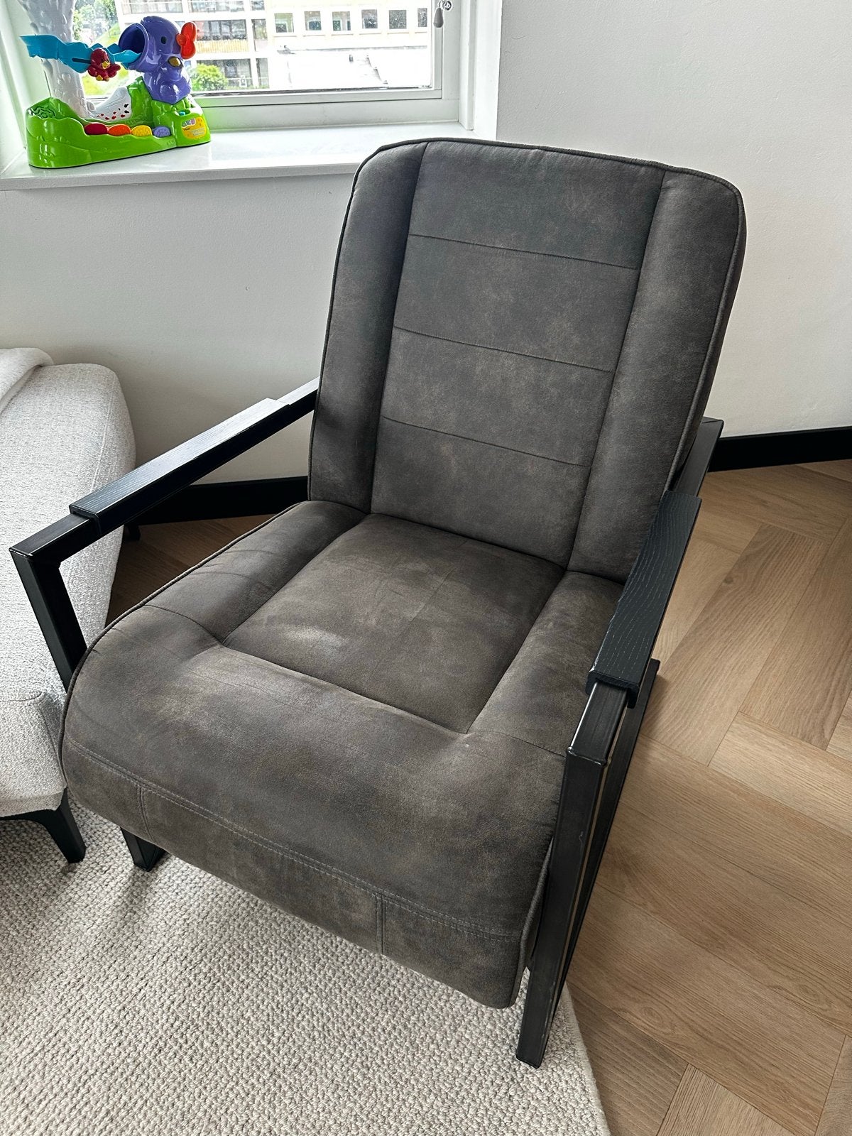 Comfortabele fauteuil met metalen frame, Huis en Inrichting, Fauteuils, Ophalen, 75 tot 100 cm, Zo goed als nieuw, Metaal
