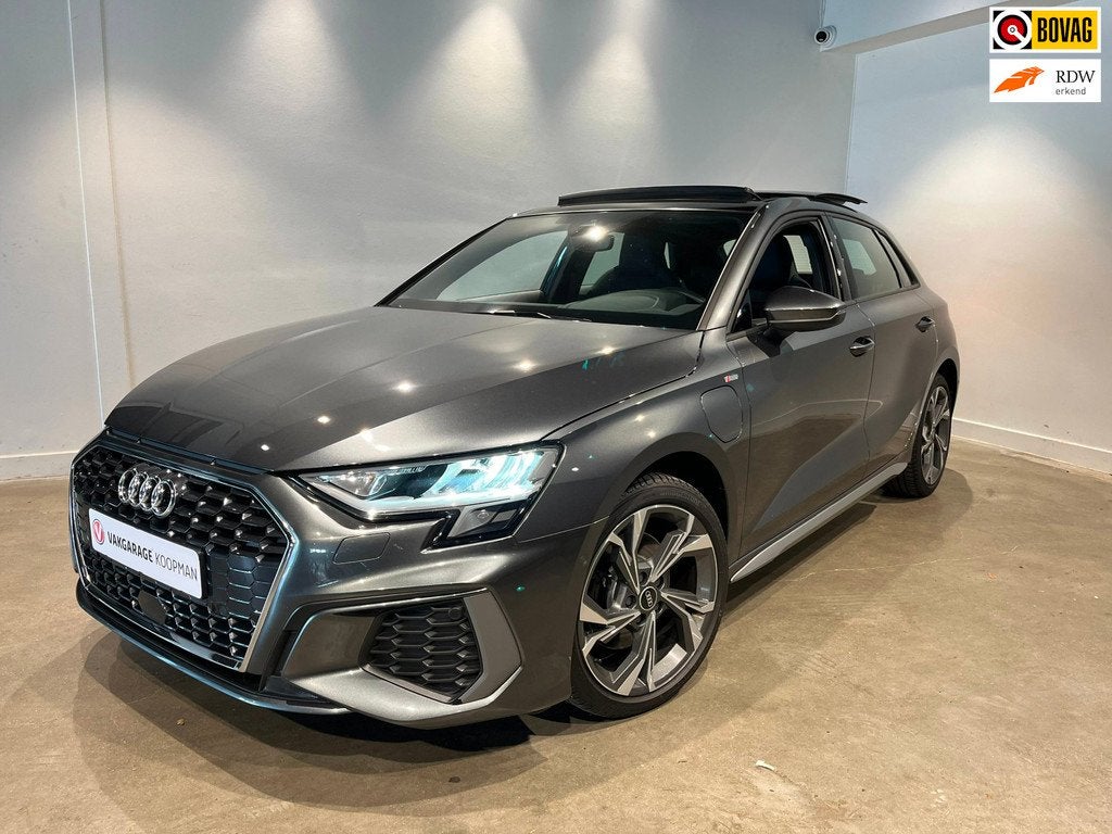 Audi A3 Sportback 40 TFSI e S-line|ACC|Pano|Massage, Auto's, Audi, Gebruikt, 4 cilinders, 1535 kg, Leder en Stof