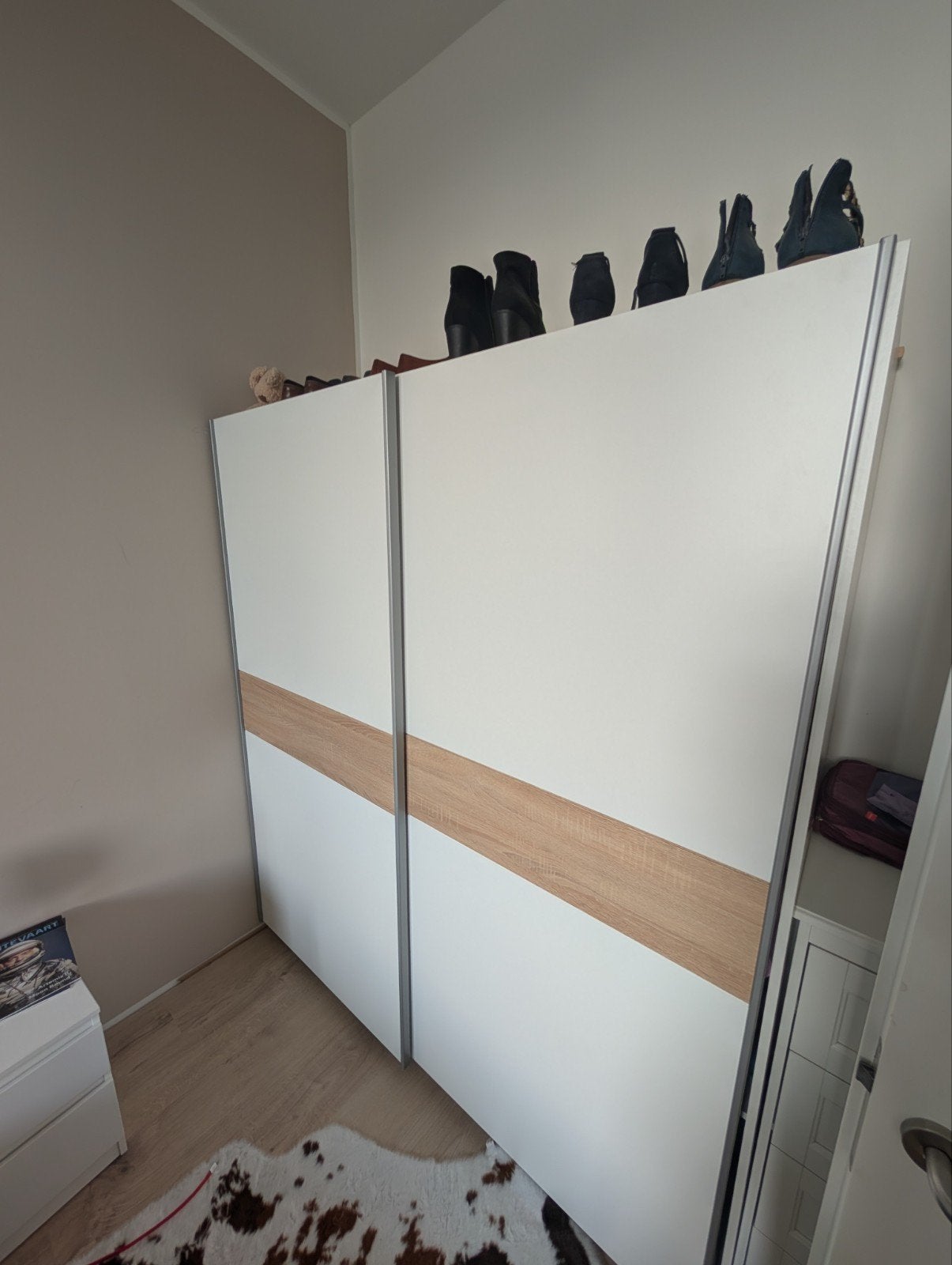 Leen Bakker kledingkast met schuifdeuren, Ophalen, Met deur(en), Gebruikt, 100 tot 150 cm