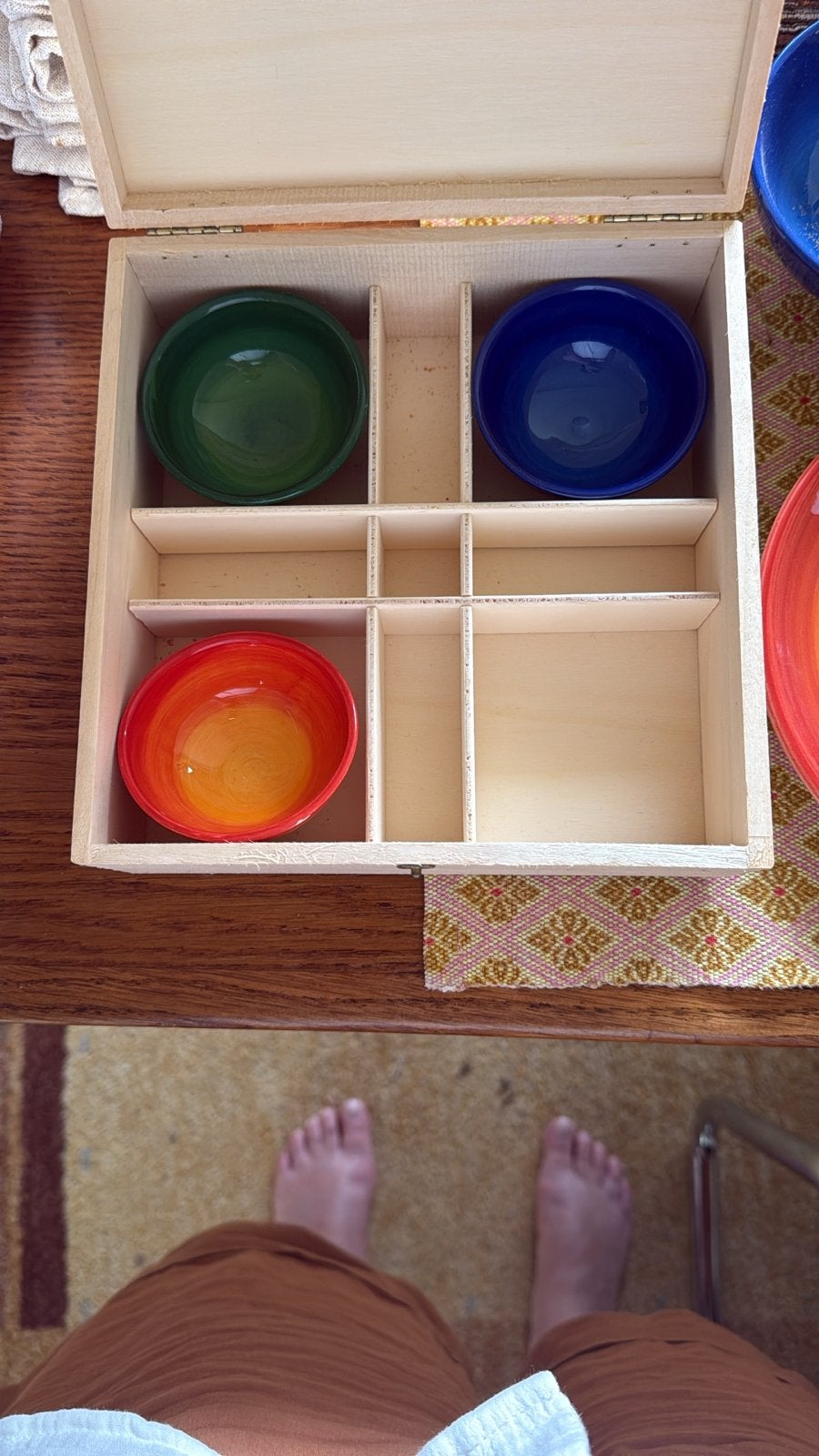 Bowls and Dishes Kleurrijke kommen + bord set in houten kist, Huis en Inrichting, Keuken | Servies, Keramiek, Ophalen of Verzenden