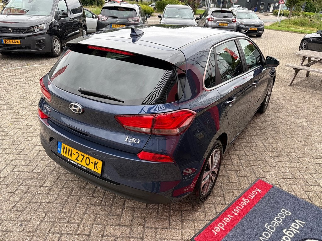 Hyundai I30 1.0 T-GDI First Edition / carplay / camera, Auto's, Hyundai, Euro 6, Blauw, Origineel Nederlands, Handgeschakeld