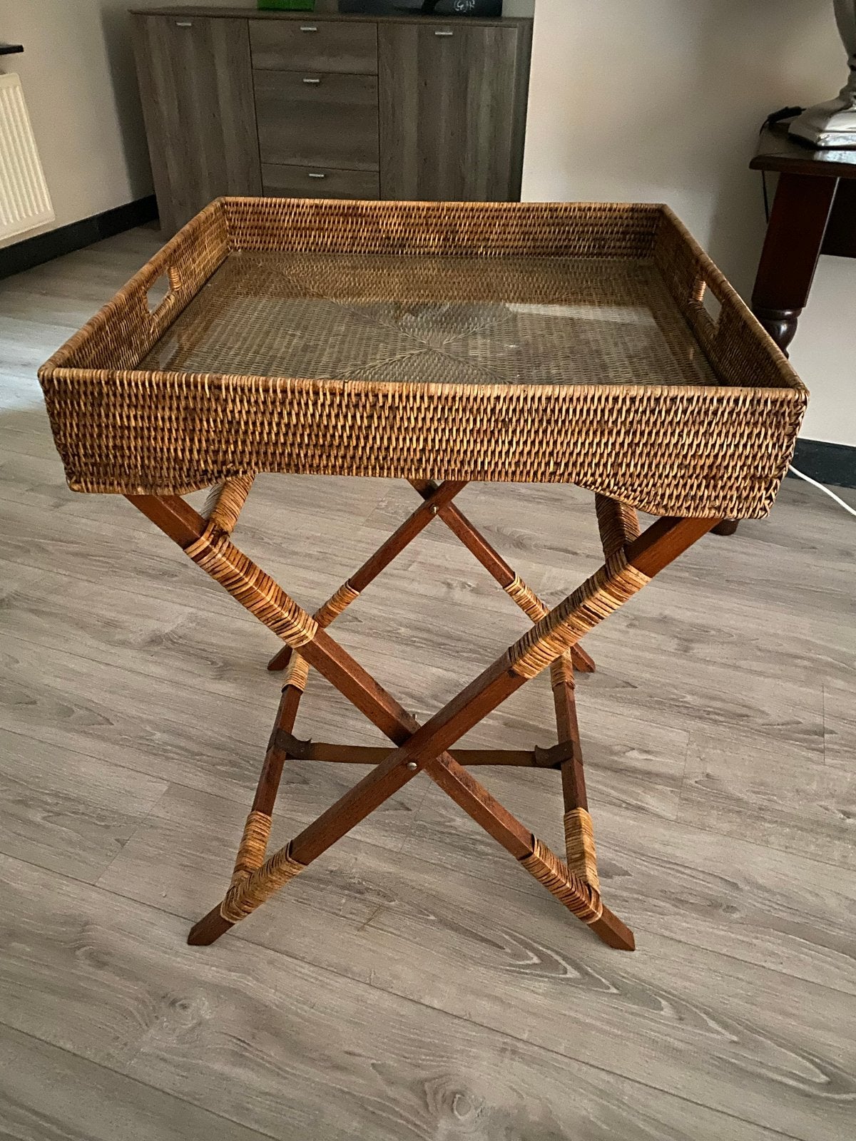 Rotan dienblad 80x80  met glasplaat, Ophalen, Gebruikt, Glas, 75 cm of meer