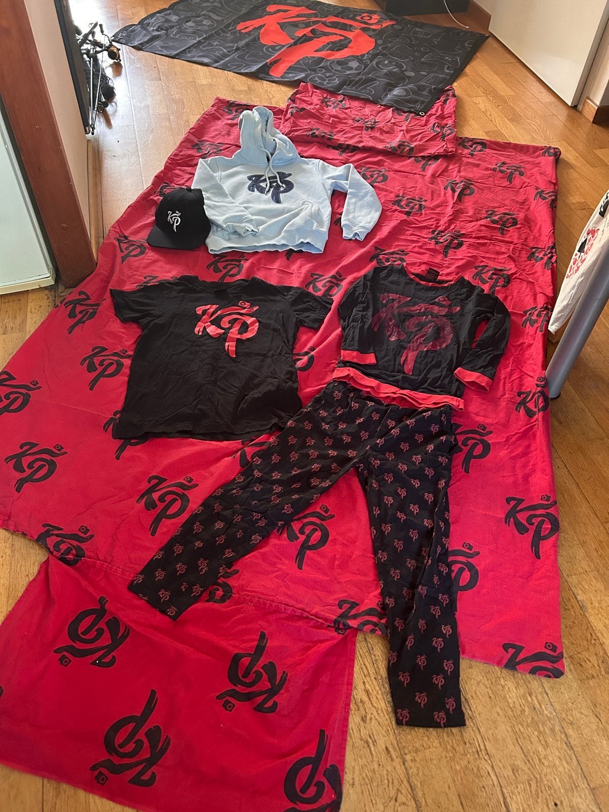 Gratis op te halen: Knol Power pakket: vlag, trui, pyjama.., Ophalen, Gebruikt, Jongen of Meisje
