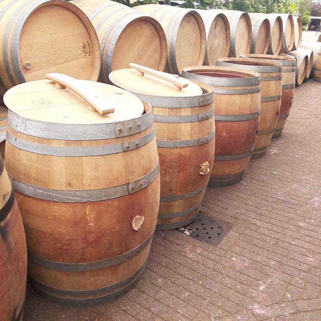 Eiken wijnvaten, regentonnen & bloembakken, Ophalen, Gebruikt, Met kraantje, 150 liter of meer