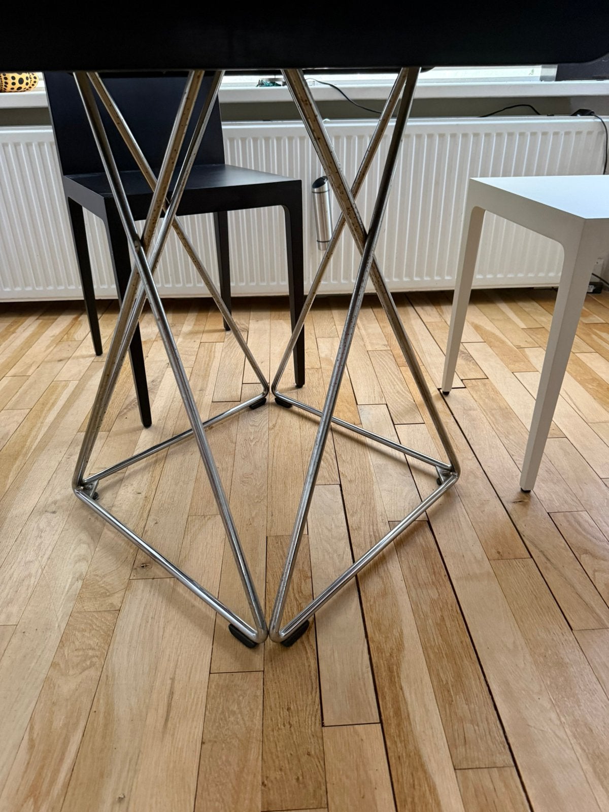 Thonet eettafel rond 110 doorsnede Eiffeltoren onderstel, Huis en Inrichting, Ophalen, Zo goed als nieuw, Rond, 100 tot 150 cm