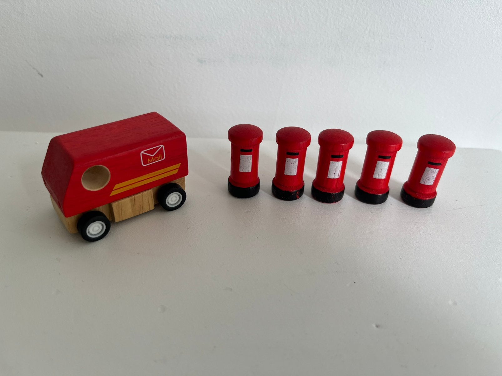 PlanToys / Plan Toys PlanCity Mail Van & Pillar Boxes, Ophalen of Verzenden, Zo goed als nieuw