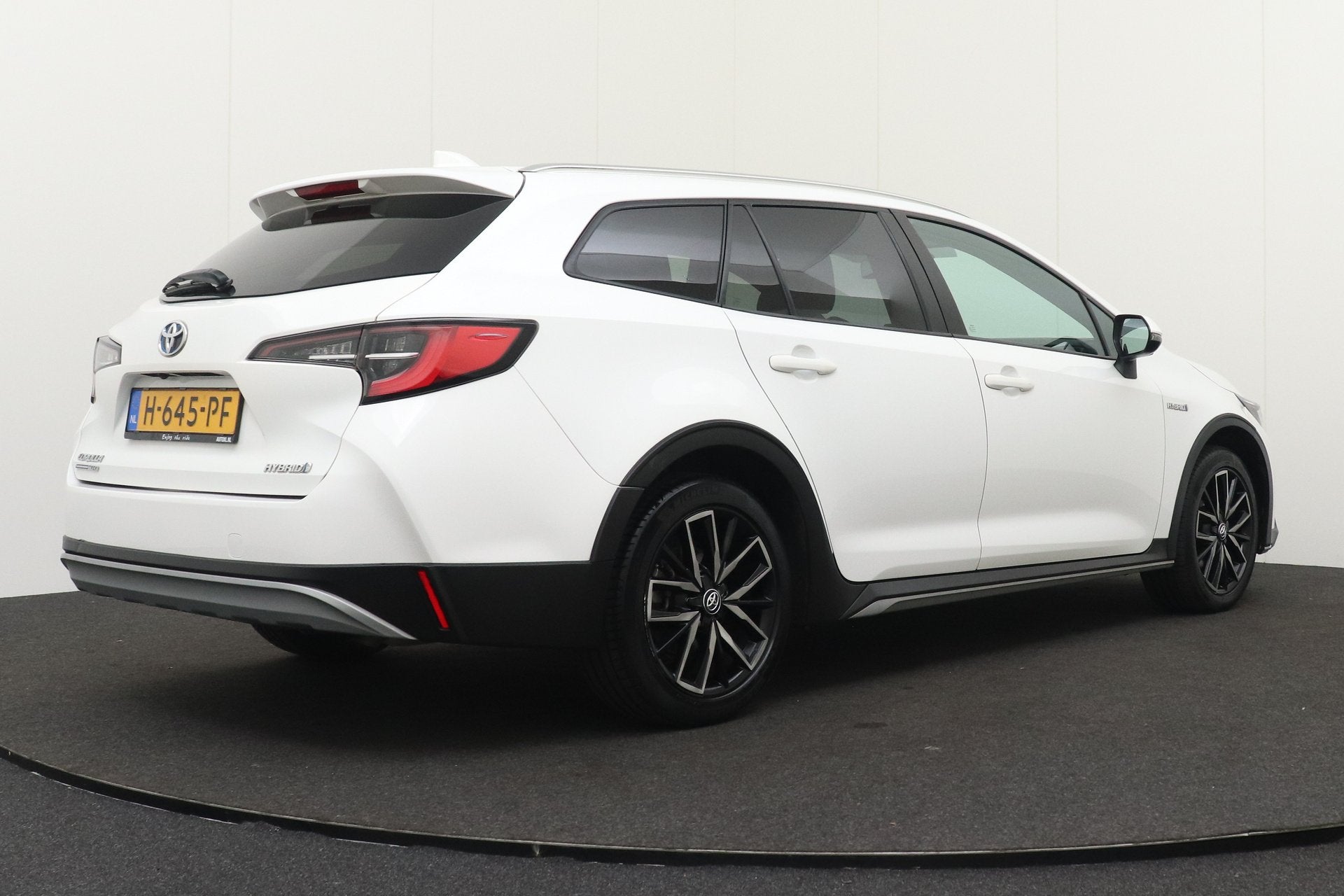 Toyota Corolla Touring Sports 1.8 Hybrid TREK Camera Adapt.C, Auto's, Gebruikt, 4 cilinders, Corolla, Wit