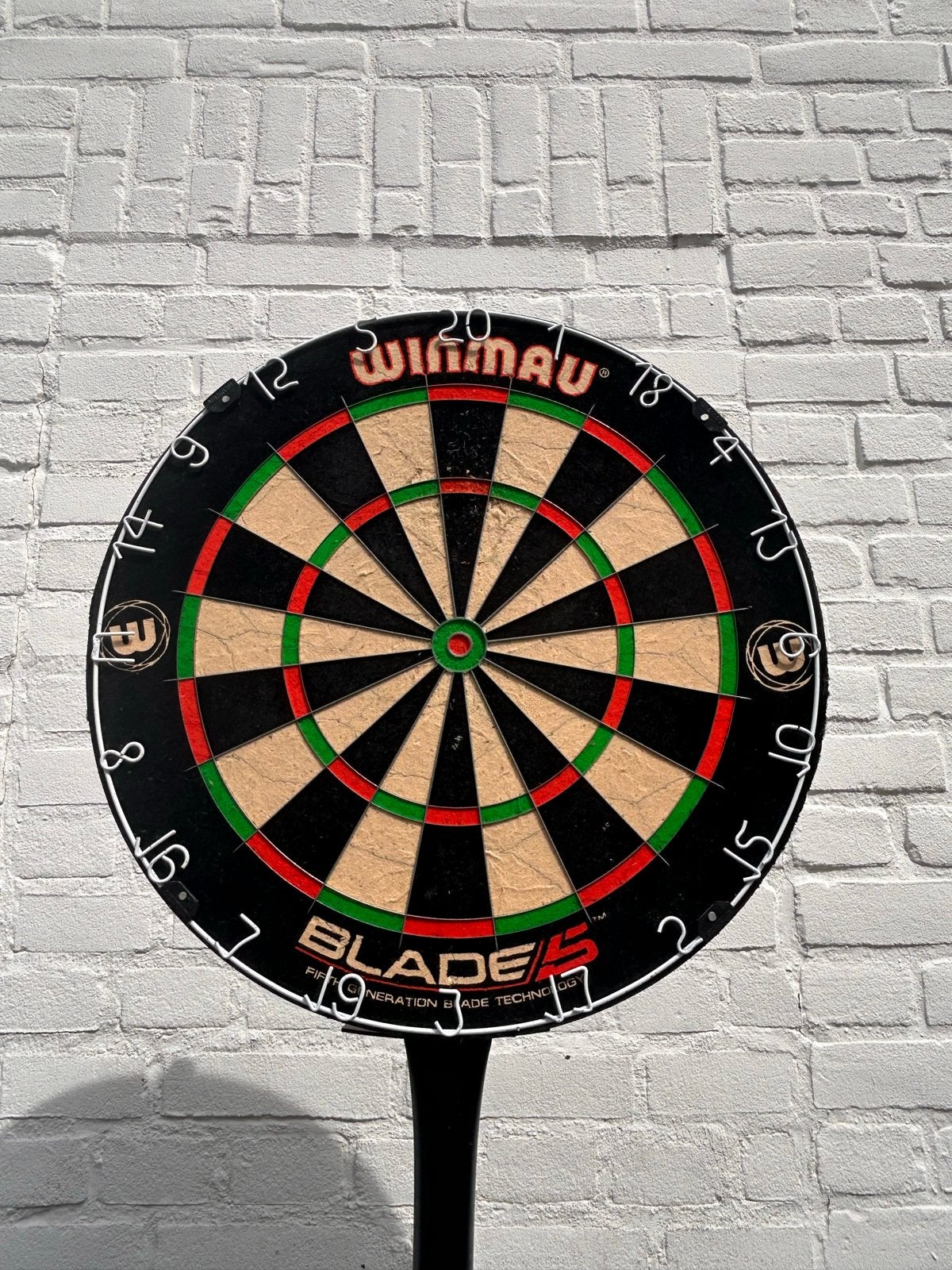 Winmau Blade 5 Dartbord met Statief, Sport en Fitness, Darts, Ophalen, Zo goed als nieuw, Dartbord