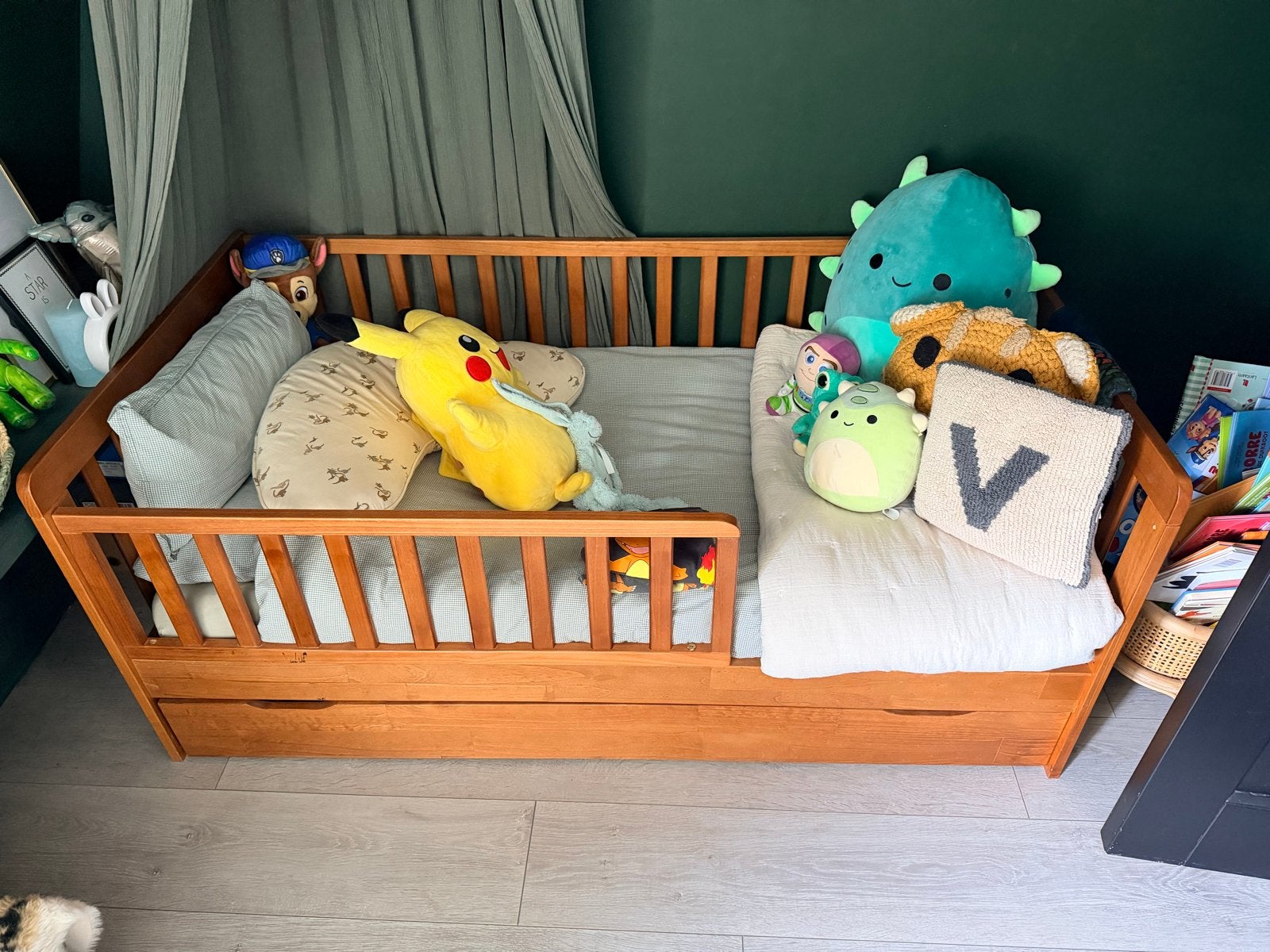 Petit Amelie Houten kinderbed met lattenbodem en opberglades, Ophalen, Gebruikt, Bruin, 190 cm of minder