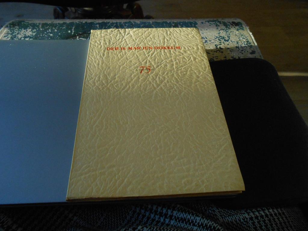 DER  IS  MAR  IEN  DOKKUM, Boeken, Ophalen of Verzenden, Meerdere auteurs, 20e eeuw of later, Gelezen