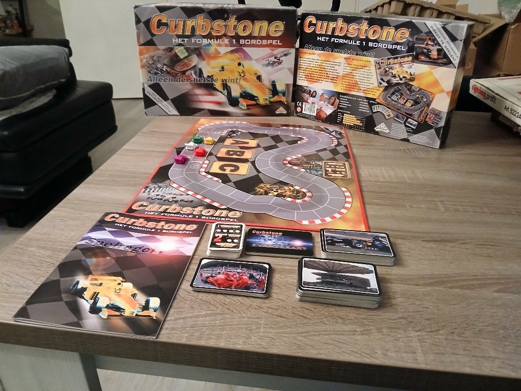 Formule 1 Curbstone bordspel, Vijf spelers of meer, Ophalen of Verzenden, Nieuw, Identity Games
