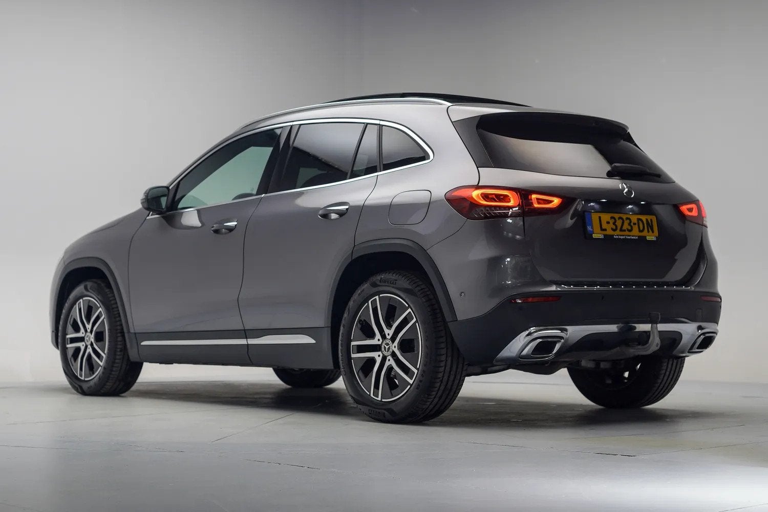 Mercedes-Benz GLA 200 Business Solution Luxury Aut. [ Panora, Automatische klimaatregeling, 4 cilinders, 163 pk, SUV of Terreinwagen