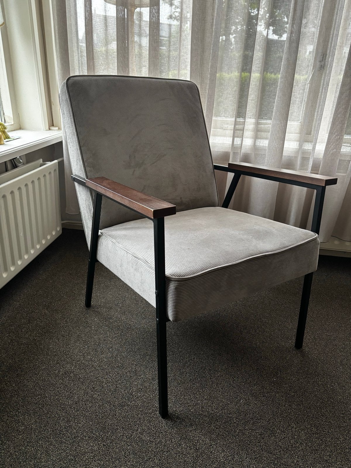 Woood Sally fauteuil vergrijsd groen ribstof, Ophalen, Hout, 75 tot 100 cm, Zo goed als nieuw