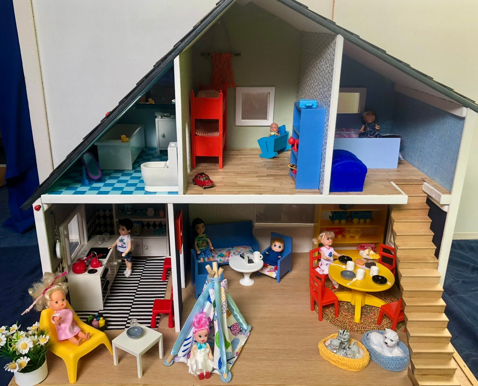 Gerenoveerd poppenhuis, Ophalen, Zo goed als nieuw, Toebehoren
