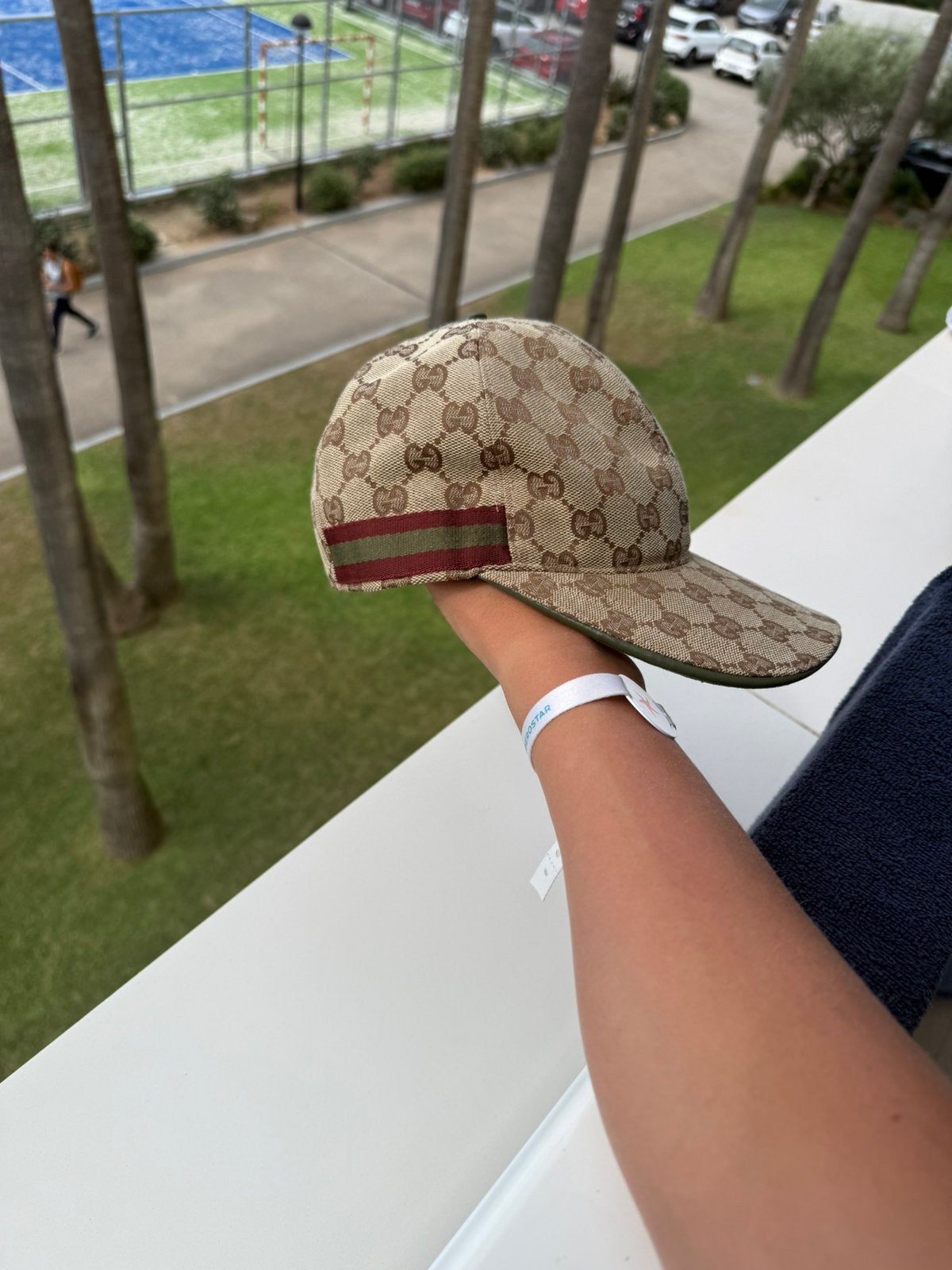 Gucci pet limited edition, Ophalen of Verzenden, Zo goed als nieuw, 57 cm (M, 7⅛ inch) of minder, Pet