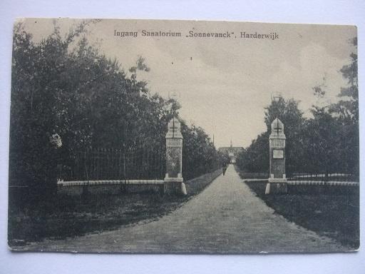 P195 Harderwijk - ingang Sanatorium Sonnevanck - 1925, Verzenden, 1920 tot 1940, Gelopen, Gelderland
