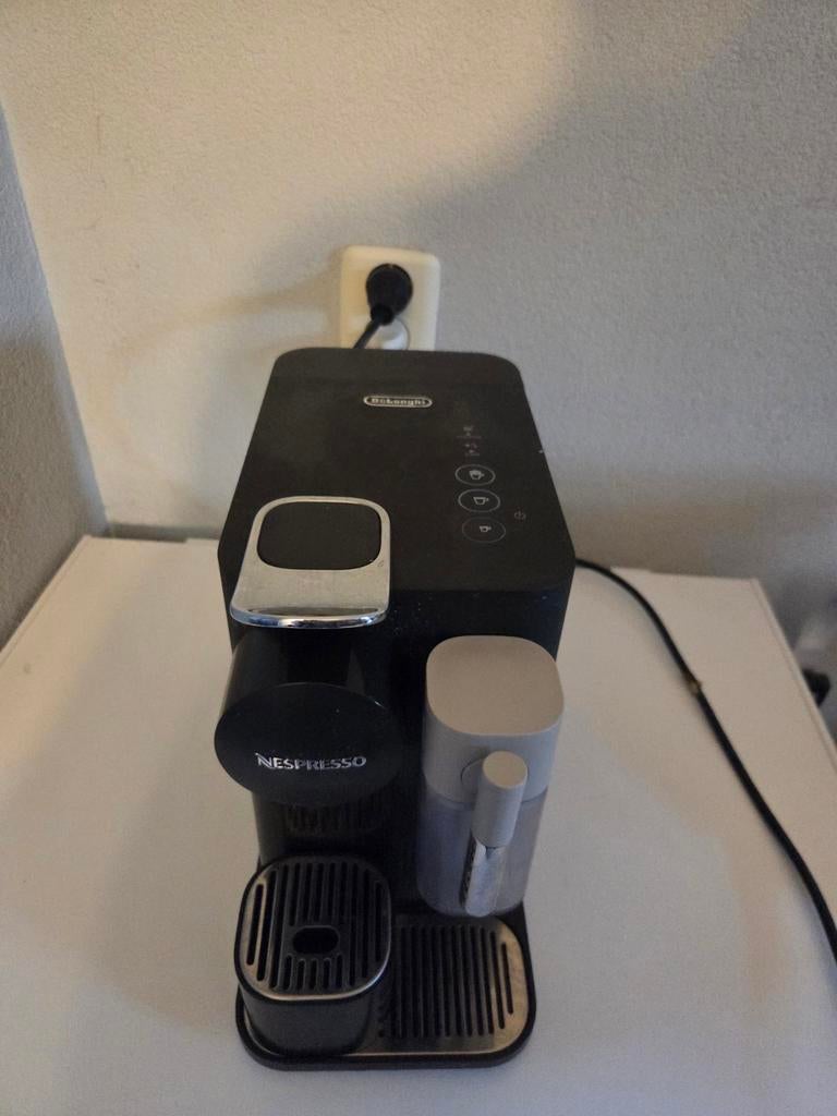 Nespresso De'Longhi Lattissima One Koffiemachine, Ophalen, Koffiemachine, Zo goed als nieuw, 1 kopje