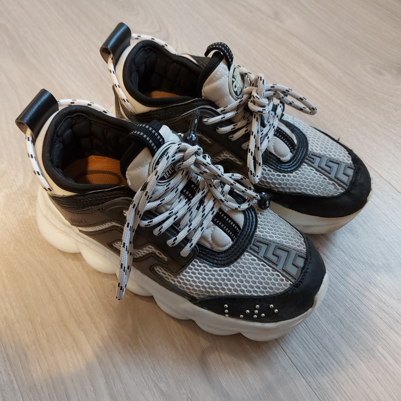 Versace Chain Reaction Sneakers Maat 37, Kleding | Dames, Ophalen of Verzenden