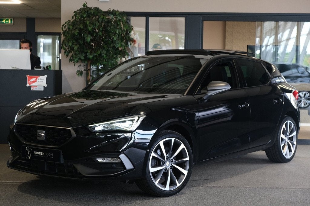 Seat Leon 1.4 TSI eHybrid PHEV FR 204PK Pano Alcantara Led C, Auto's, Seat, Gebruikt, Zwart, Leon, Zwart
