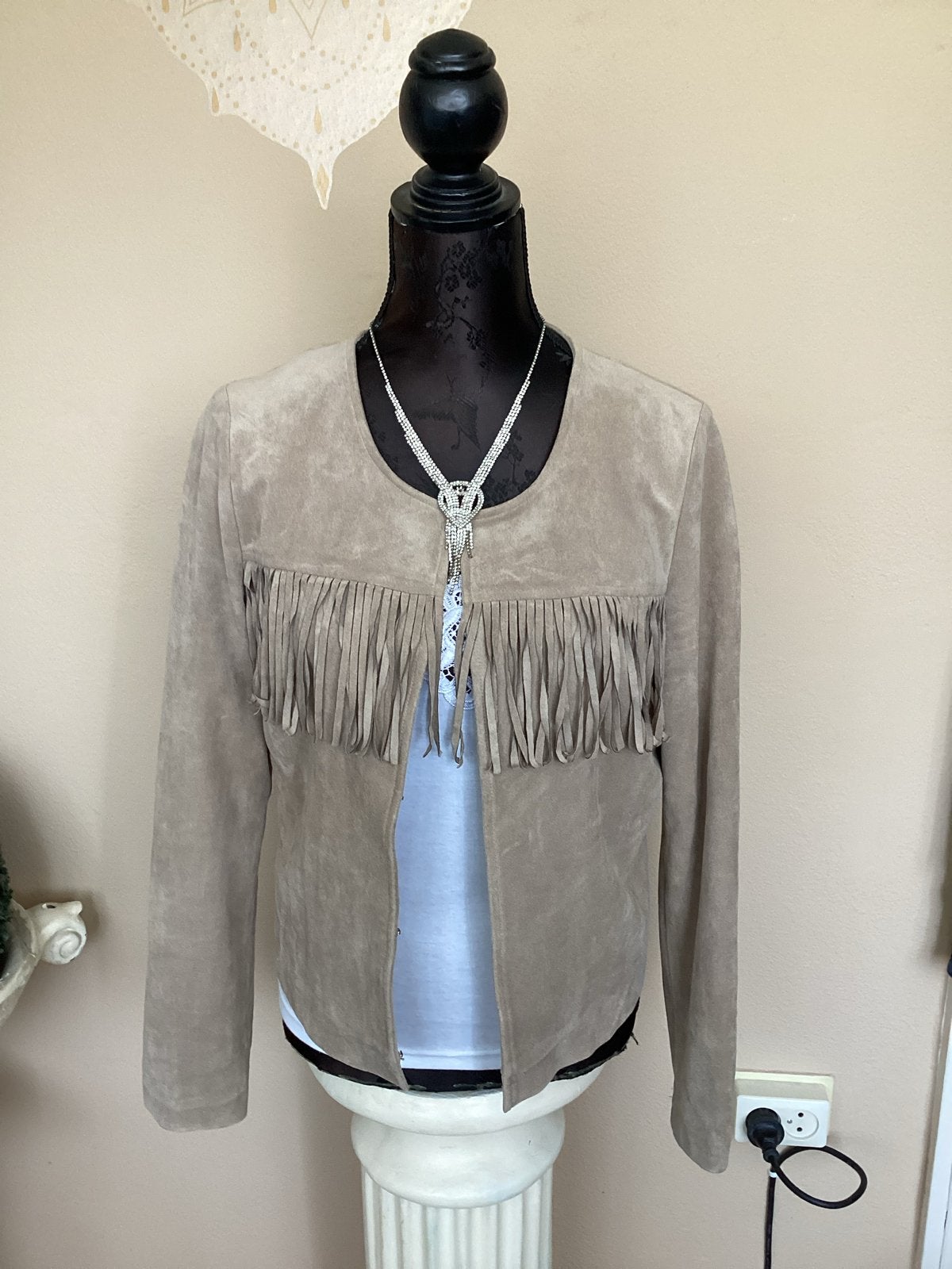 Tramontana suède look jasje met franjes maat L, Ophalen of Verzenden, Zo goed als nieuw, Maat 42/44 (L), Beige