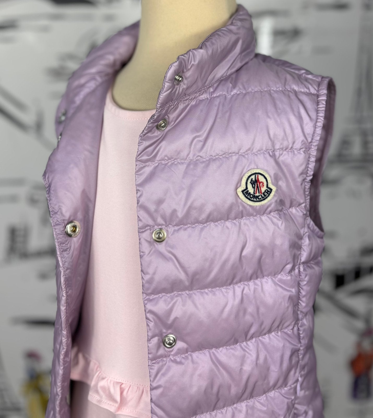 Moncler Liane lila dons bodywarmer maat 6 (270 euro), Kinderen en Baby's, Moncler EU, Zo goed als nieuw, Moncler, Customercare@moncler.com