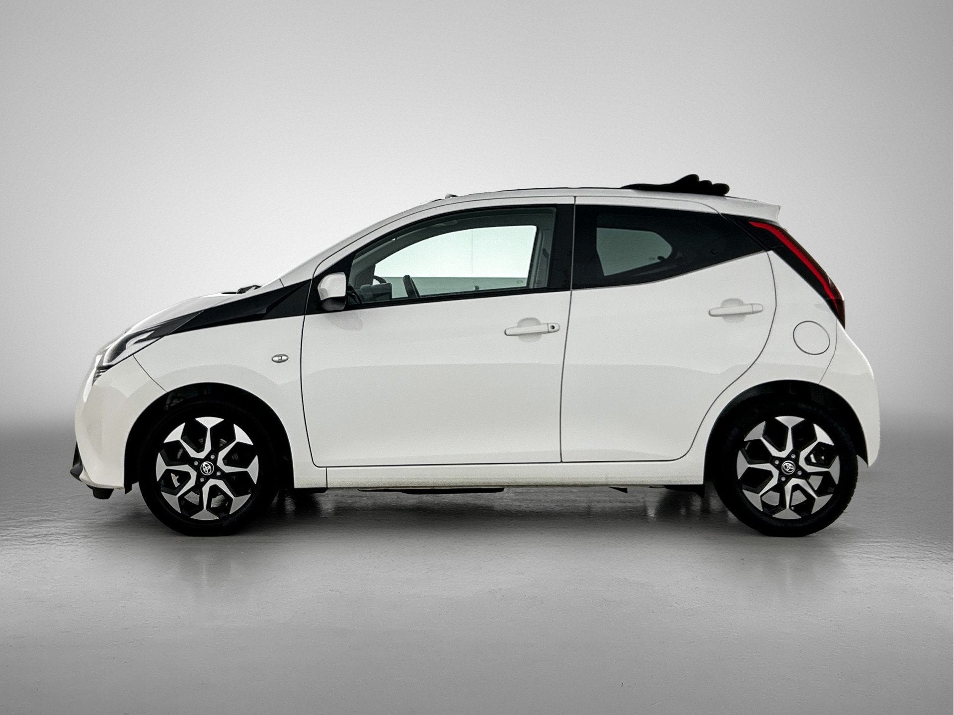 Toyota Aygo 1.0 VVT-i x-joy cabrio | 1e Eigenaar | NIEUW GEL, Voorwielaandrijving, 12 maanden, Stof, Gebruikt