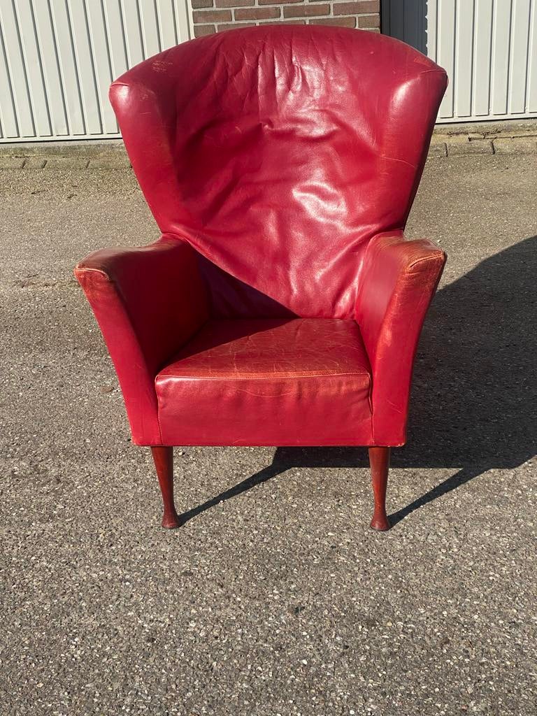 Roderick Vos Montis fauteuil - doorleefd rood leer, Huis en Inrichting, Ophalen, Gebruikt, Leer, 75 tot 100 cm
