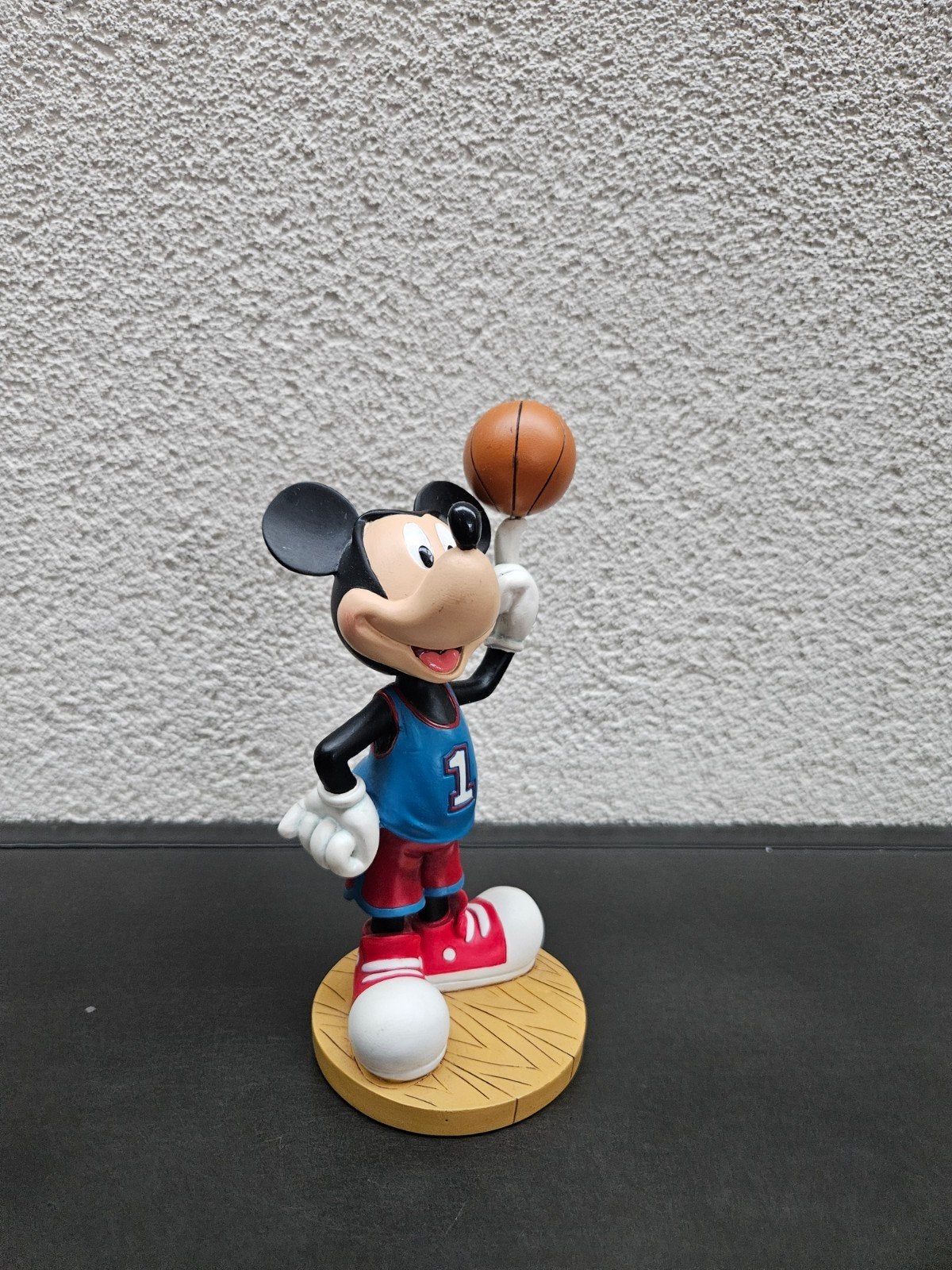 Vintage Walt Disney World Mickey Mouse basketball bobblehead, Ophalen of Verzenden, Mickey Mouse, Zo goed als nieuw, Beeldje of Figuurtje