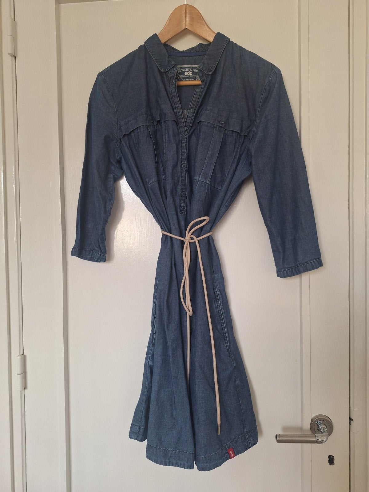 Leuke jeansjurk met driekwart mouwen, Kleding | Dames, Jurken, EDC by Esprit, Ophalen of Verzenden, Blauw, Knielengte