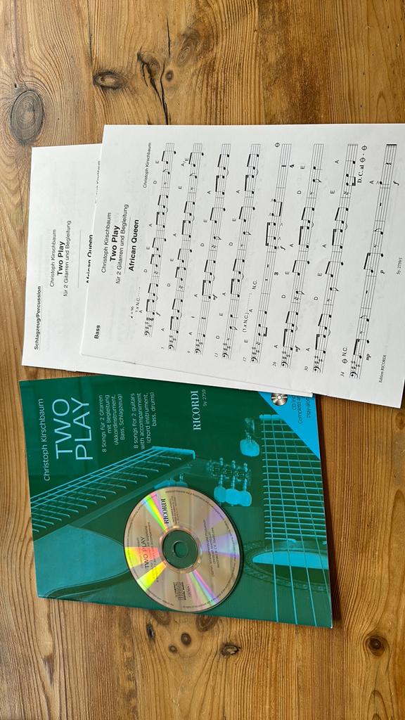 Gitaren 8 songs chord bass drums en cd, Ophalen of Verzenden, Zo goed als nieuw, Les of Cursus