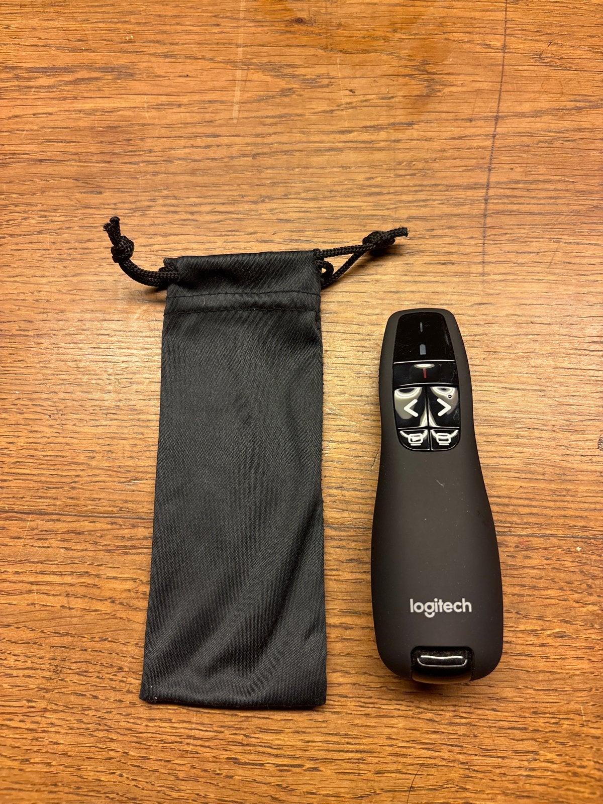 Logitech Presenter R400 met draagtasje, Computers en Software, Ophalen of Verzenden, Zo goed als nieuw