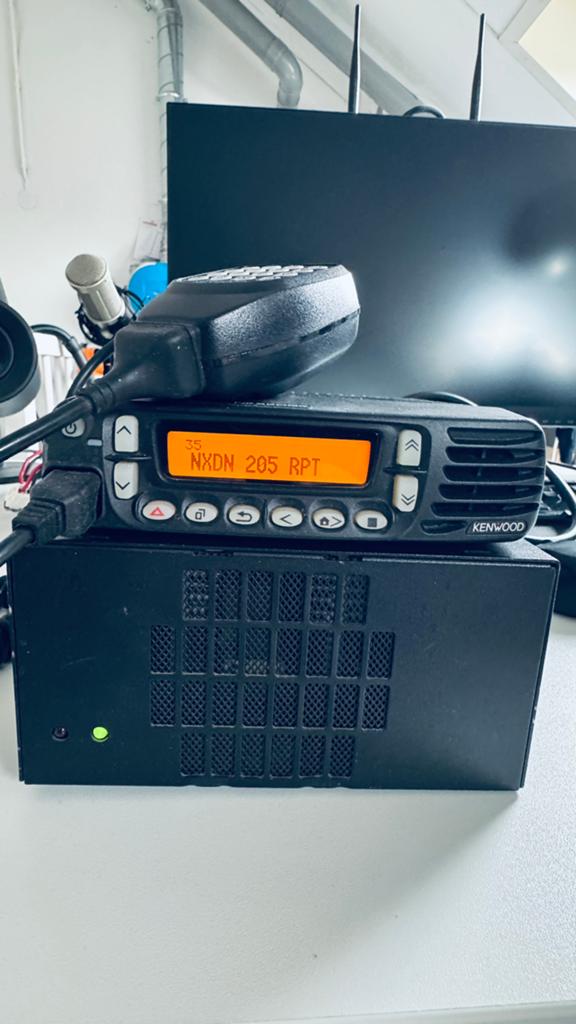 Kenwood NX-800 met voeding en microfoon NXDN, Telecommunicatie, Zenders en Ontvangers, Ophalen of Verzenden, Gebruikt, Zender en Ontvanger