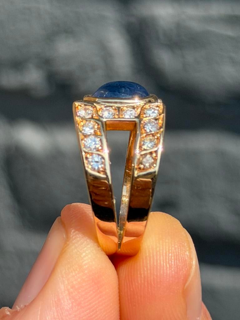 Exclusieve 18 karaat gouden ring saffier 2.5ct en diamanten!, 18 tot 19, Ophalen of Verzenden, Met edelsteen, Dame