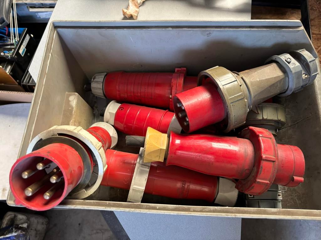 7 gebruikte 63 Ampère stekkers, Doe-het-zelf en Verbouw, Elektra en Kabels, Ophalen, Gebruikt, Stekker