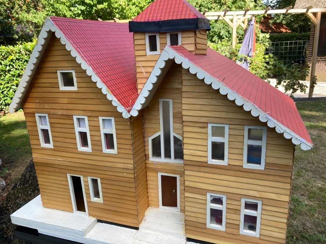 Groot Houten Poppenhuis met Meubels en Poppen, Kinderen en Baby's, Ophalen, Gebruikt, Poppenhuis