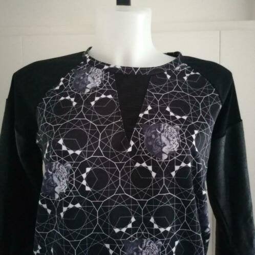 Silvian Heach Denim zwarte sweater + tijgerkoppen XS 36918, ., Zwart, Ophalen of Verzenden, Zo goed als nieuw