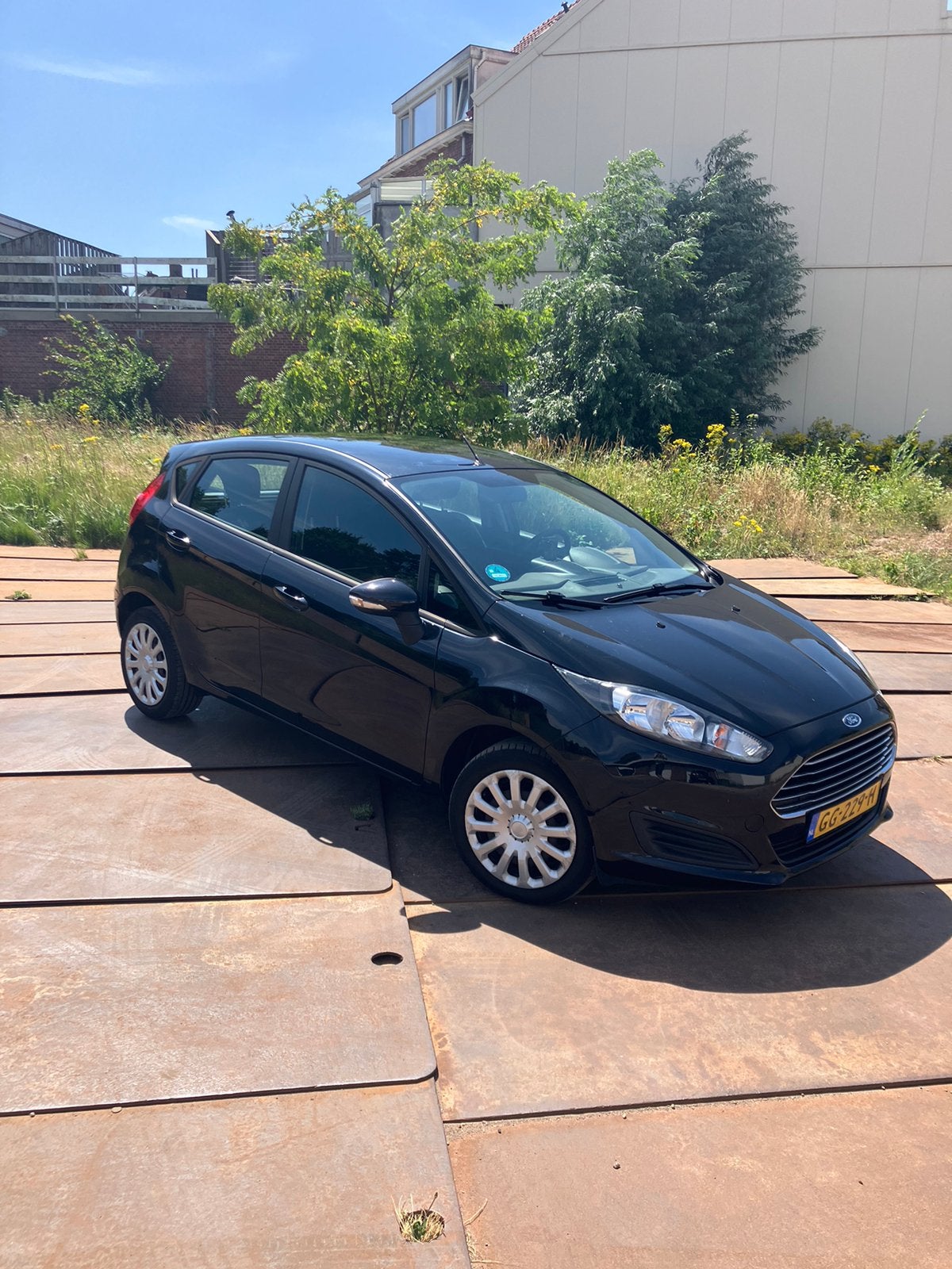 Ford Fiësta 1.0 48KW/65PK 5D 2015 Zwart, Dealer onderhouden, Stof, 40 €/maand, Zwart