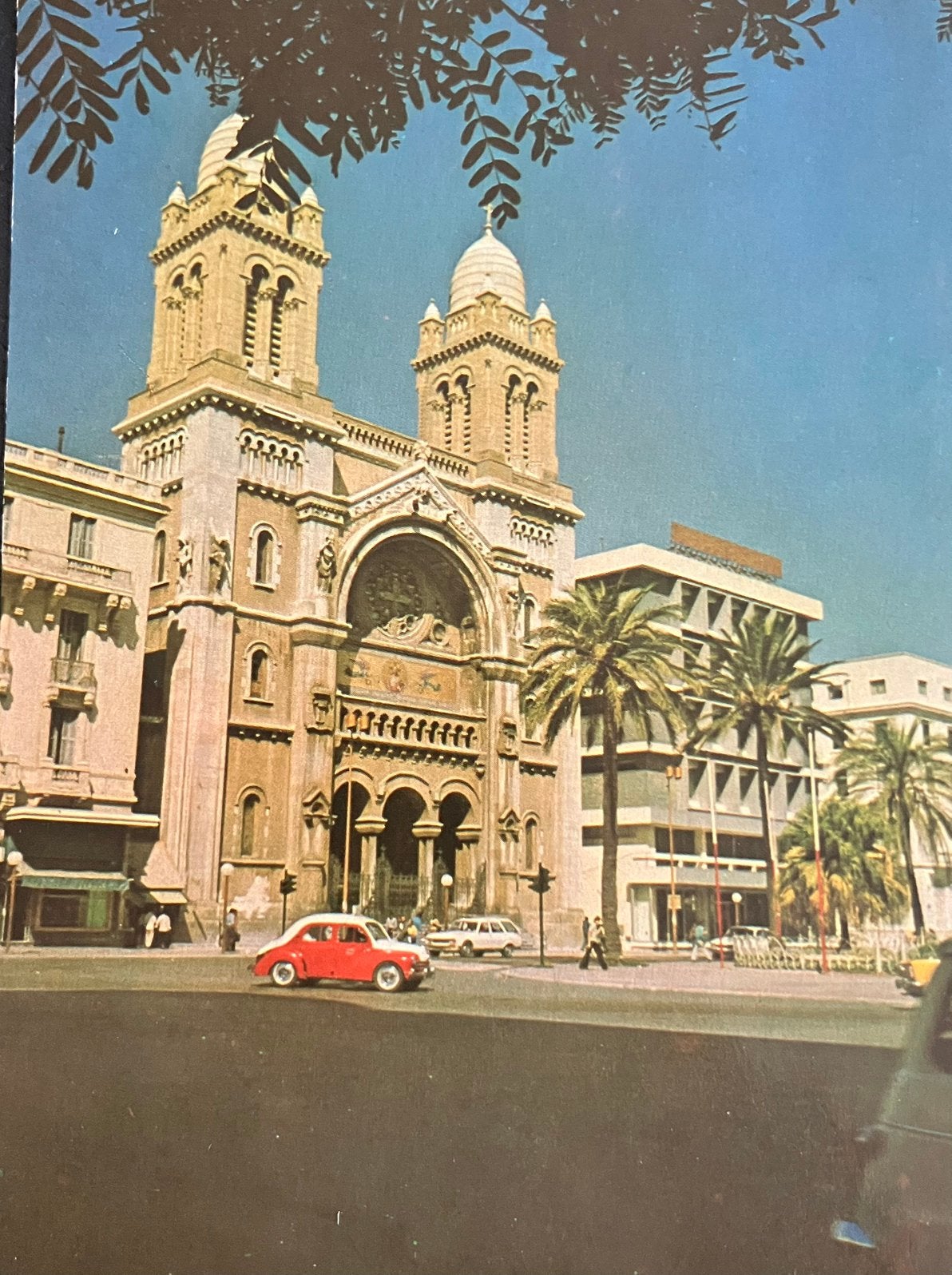 Ansichtkaart met auto Renault 4CV in Tunis, Ophalen of Verzenden, 1960 tot 1980, Ongelopen, Voertuig