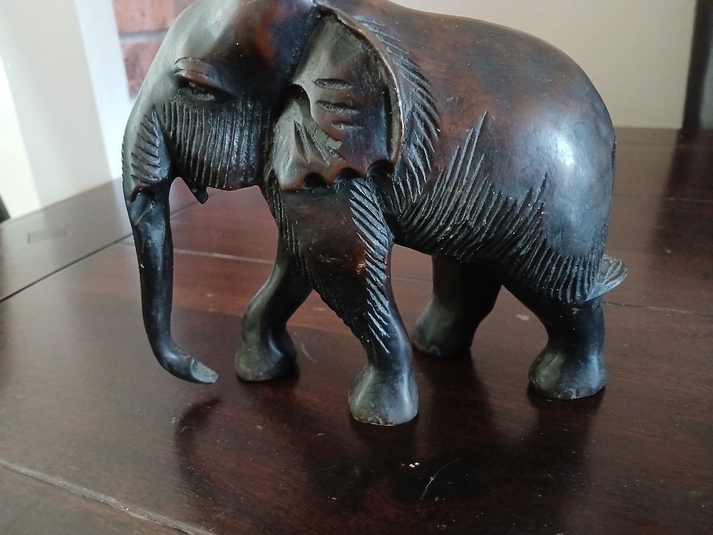 Vintage handgesneden houten olifant beeldje, Verzamelen, Beelden en Beeldjes, Ophalen of Verzenden, Zo goed als nieuw, Dier
