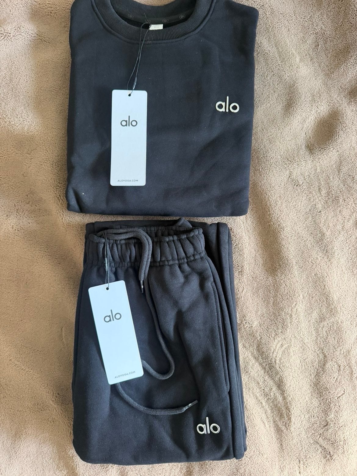 Alo Yoga Joggingset Zwart Maat M, Ophalen of Verzenden, Zo goed als nieuw, Maat 38/40 (M), Zwart