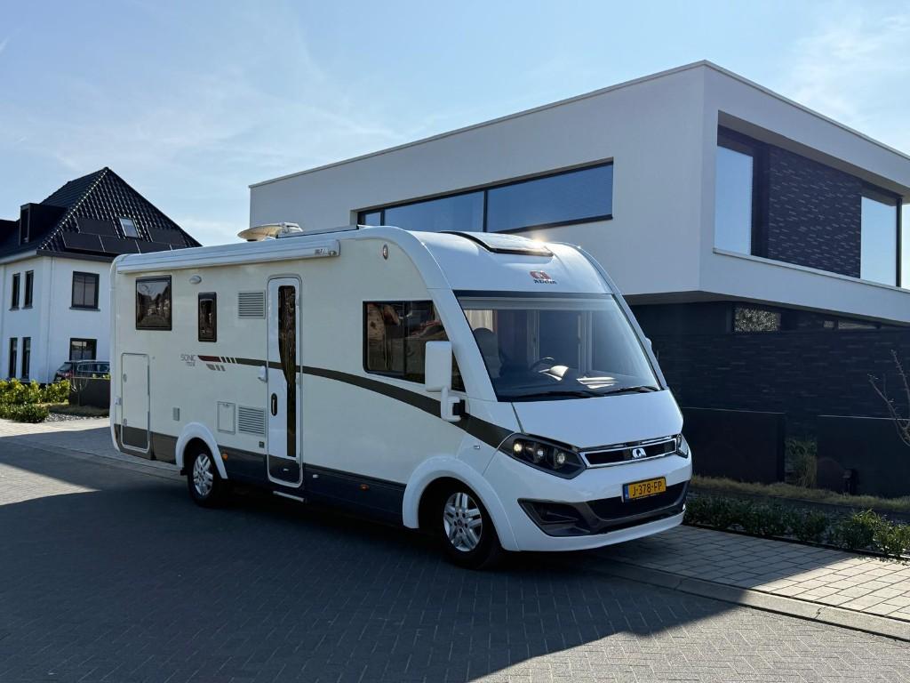 ADRIA SONIC i700 SC CAMPER QUEENSBED ALS NIEUW, Integraal, Ringverwarming, Fiat, 6 tot 7 meter