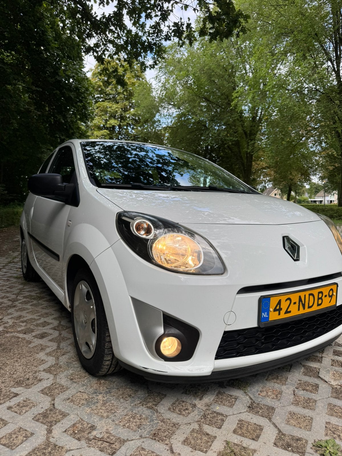 Renault Twingo 1.2 16V 2010 Wit APK September 2027, Auto's, 839 kg, 4 cilinders, 4 stoelen, Wit