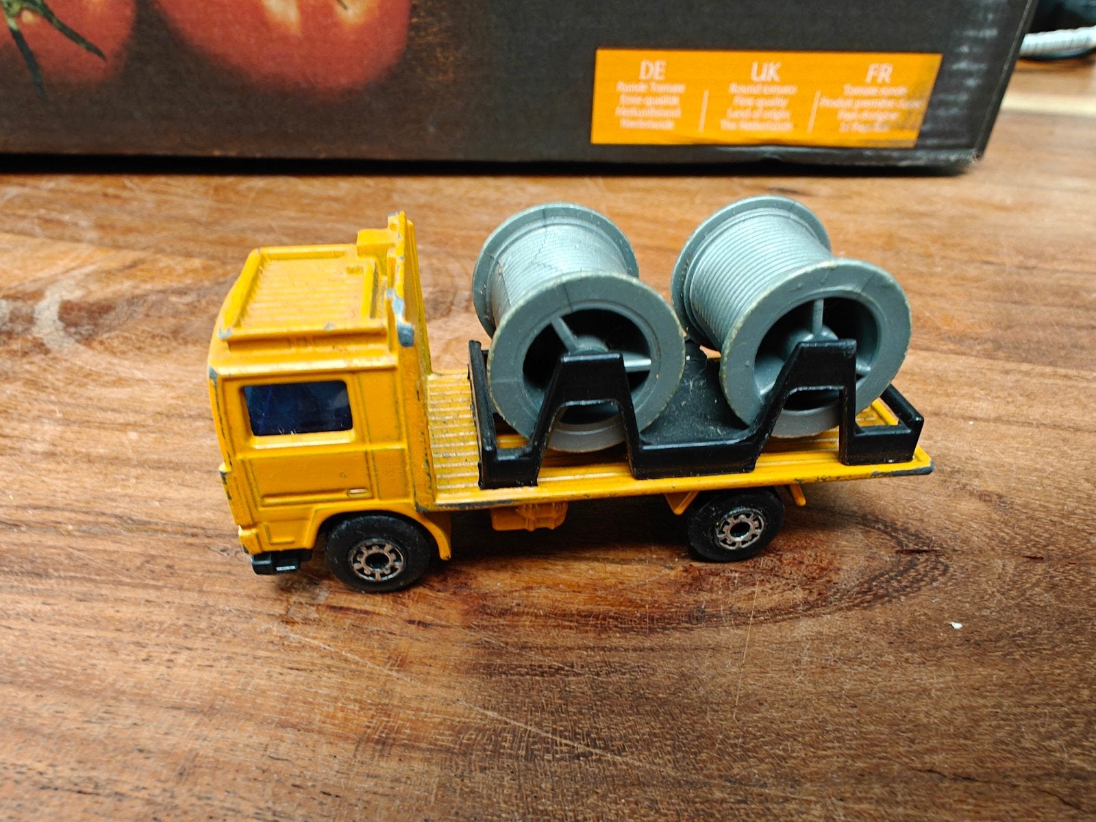 Matchbox Volvo F-10 vrachtwagen met kabelhaspels (1981), Ophalen of Verzenden, Gebruikt