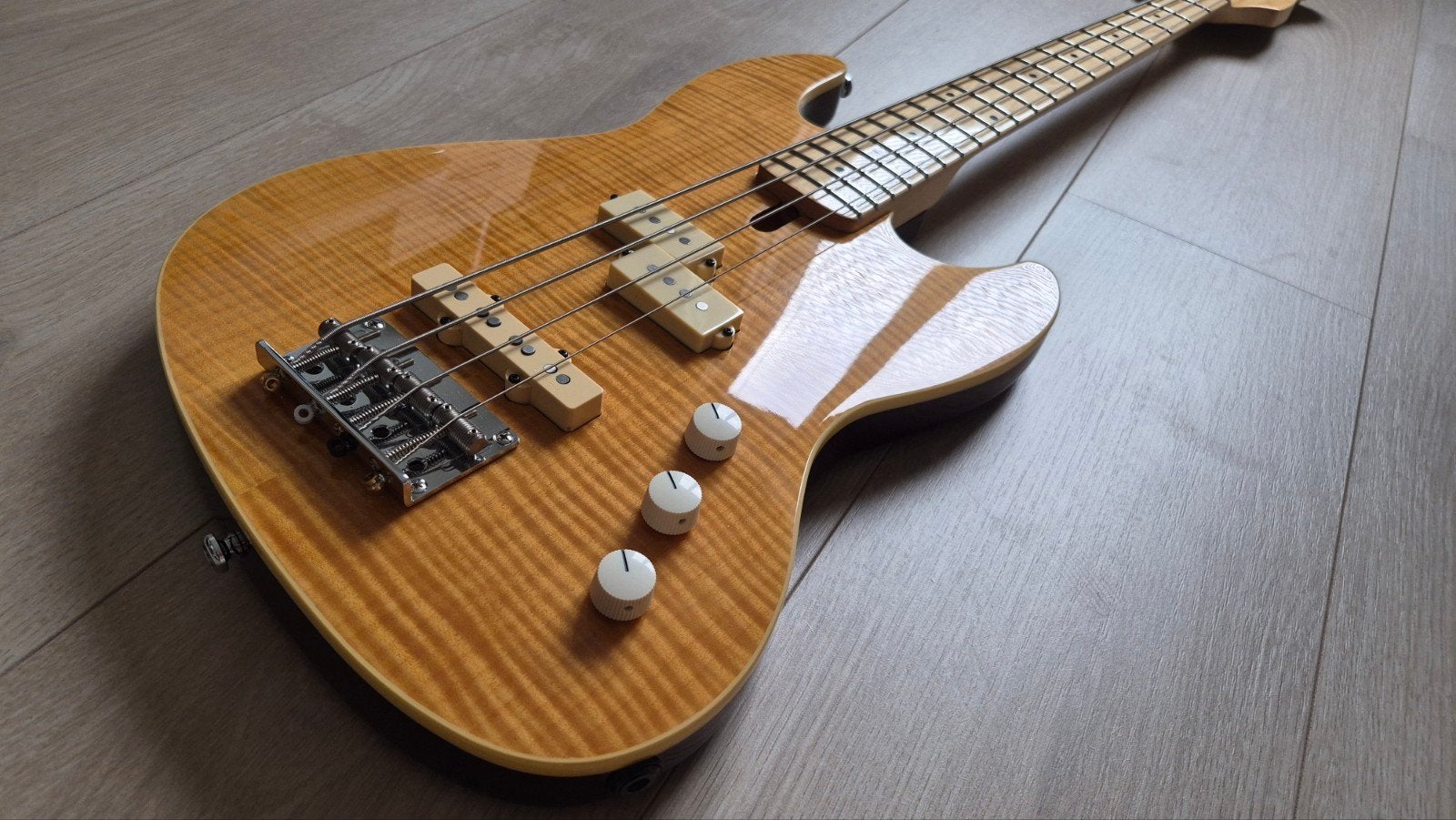 Sire Marcus Miller U5 shortscale, Muziek en Instrumenten, Snaarinstrumenten | Gitaren | Bas, Ophalen, Zo goed als nieuw