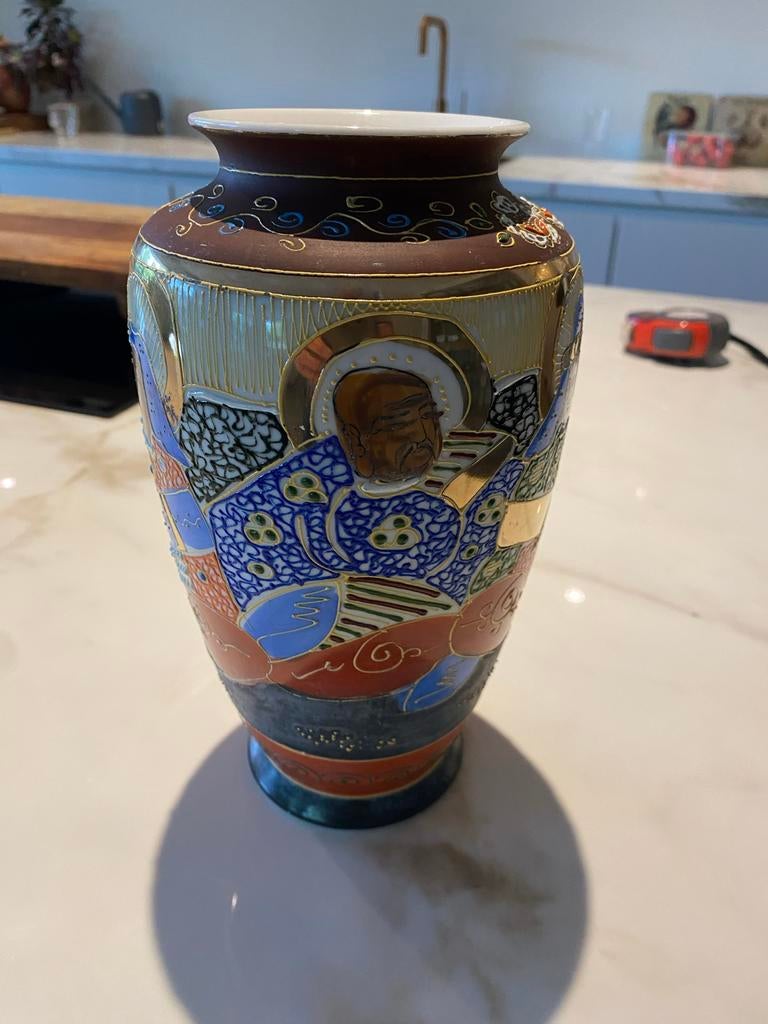 Antieke Japanse Satsuma Vaas met Gedetailleerde Decoratie, Antiek en Kunst, Ophalen of Verzenden